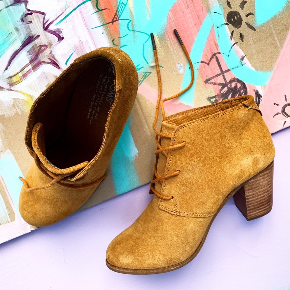 TOMS lantana light brown camel bootie suede boots size 8 ankle heels tie front